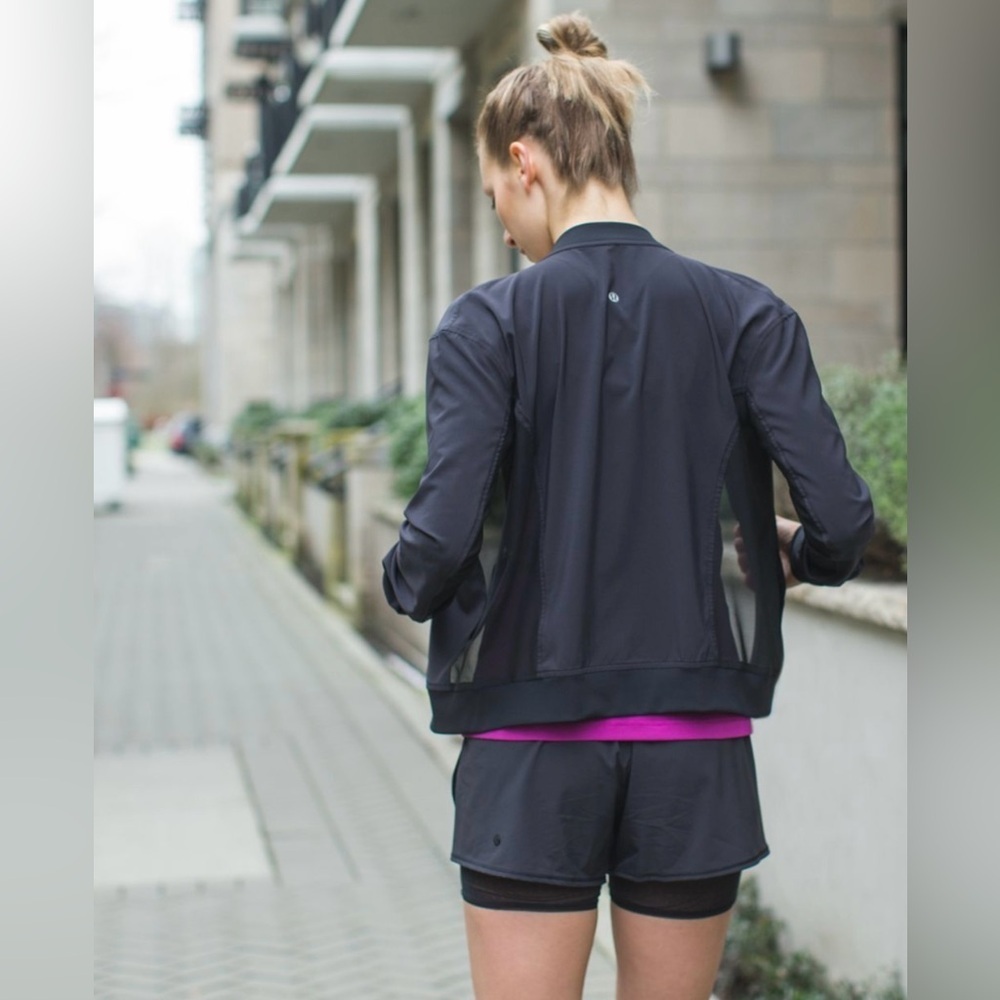 Lululemon Noir Jacket II 4
